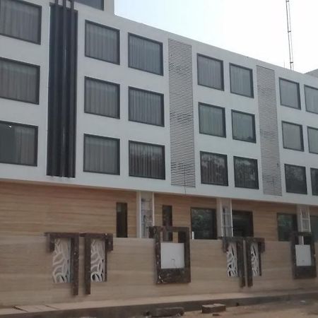 Wingston A Treehouse Hotel Goverdhan Radha Kund Luaran gambar