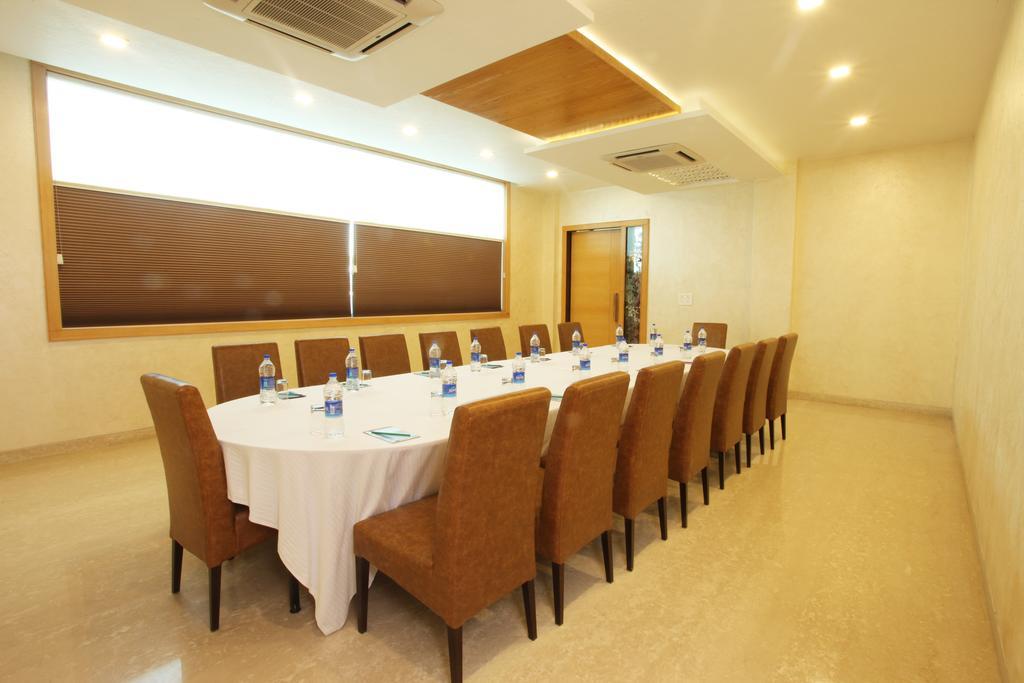 Wingston A Treehouse Hotel Goverdhan Radha Kund Luaran gambar