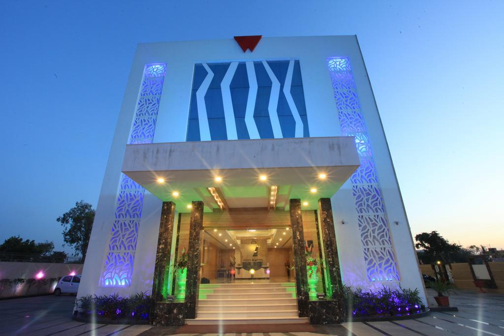 Wingston A Treehouse Hotel Goverdhan Radha Kund Luaran gambar