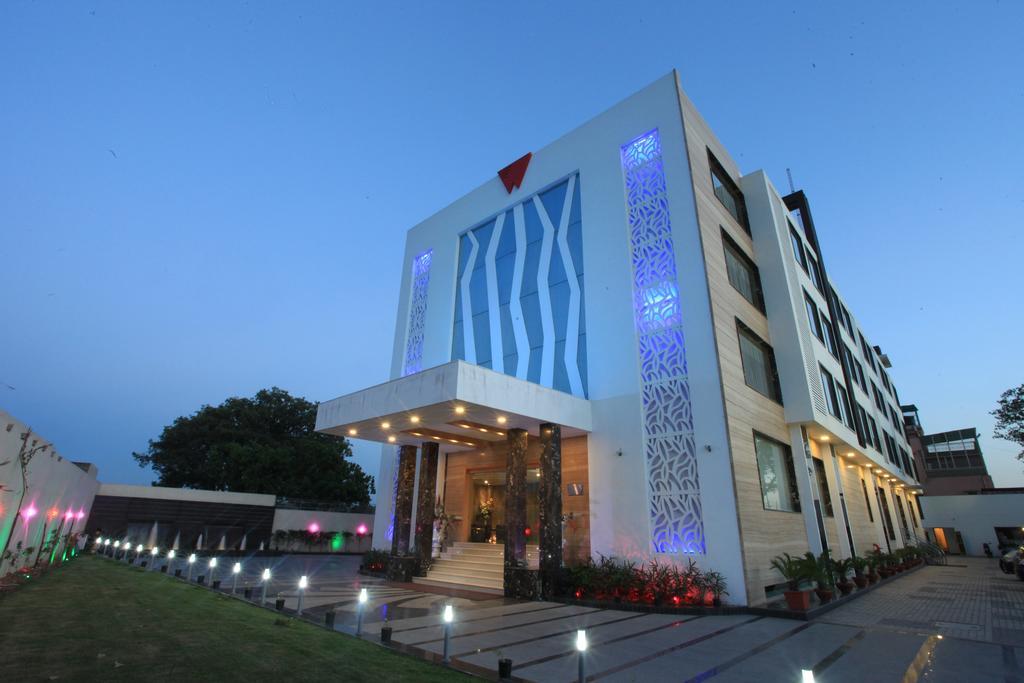 Wingston A Treehouse Hotel Goverdhan Radha Kund Luaran gambar